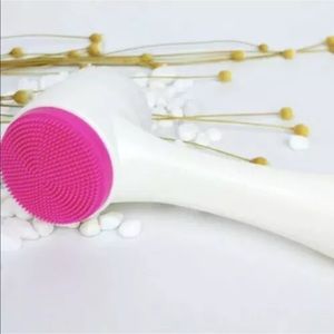 Double sided facial cleansing brush